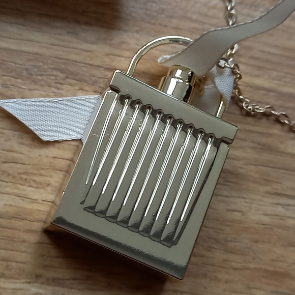 Chloe pendant necklace solid perfume bottle - Picture 3 of 4